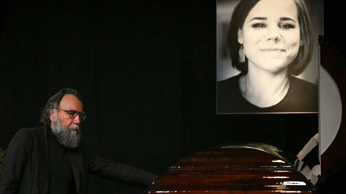 V Moskvě pohřbili Duginovou. Ukrajina označila její smrt za dílo FSB